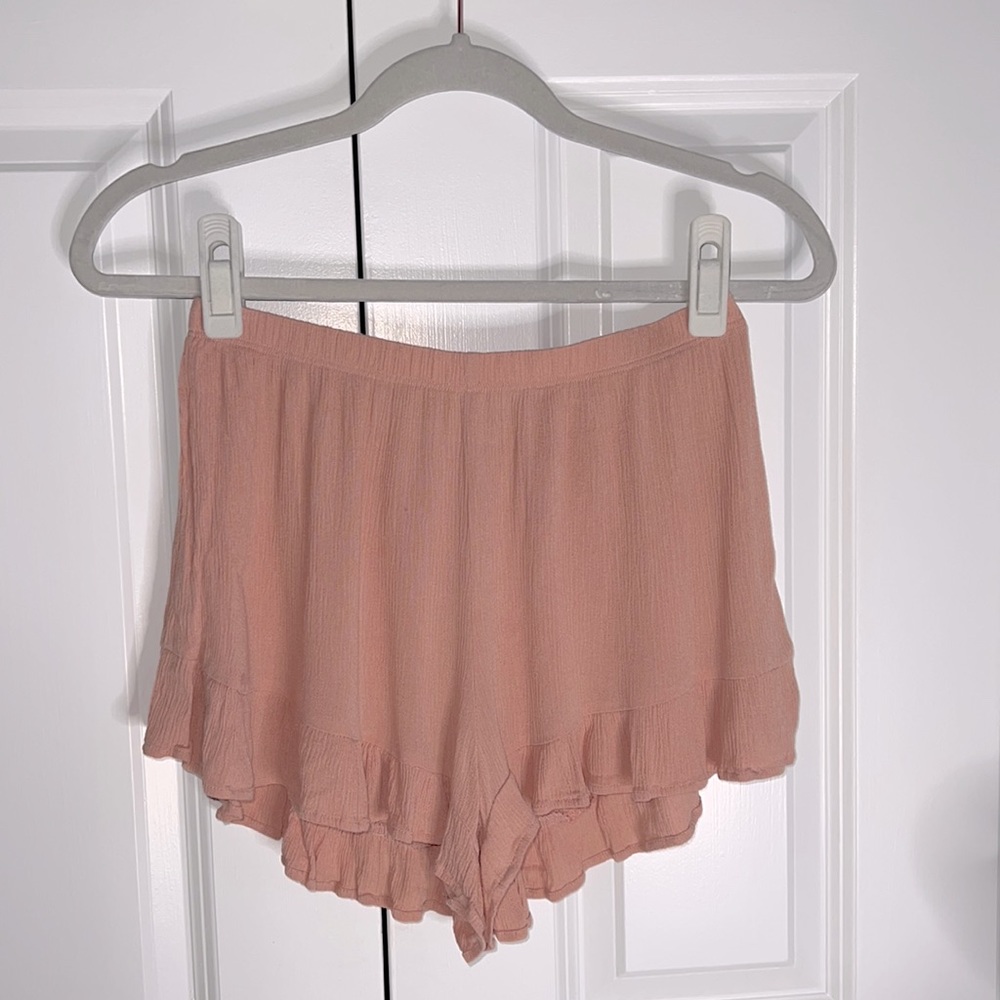 Adorable pink flowy shorts! Perfect for the beach this summer!